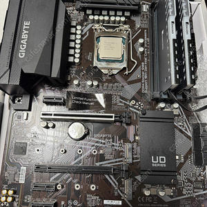 기가바이트 z490+10700k+DDR4 32GB