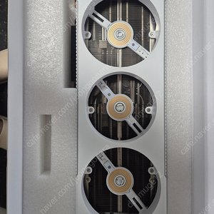 rx 7800xt 퀵실버 에어마그넷 화이트