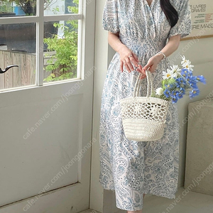 [미착용/새상품] 브이넥 플라워 에스닉 스모크밴딩 롱 맥시 원피스 여행룩