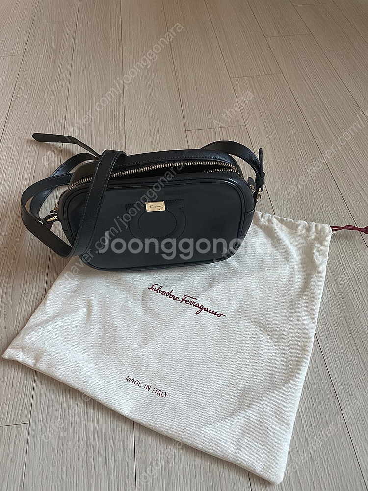 페레가모 간치니 카메라백--3