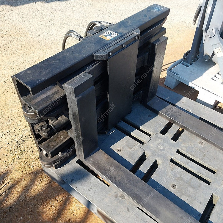 수성 전동핸드파렛트트럭 1.3톤 2단2500MM SWR1300L 신품배터리 전동핸드카 물류 전동지게차 이미지