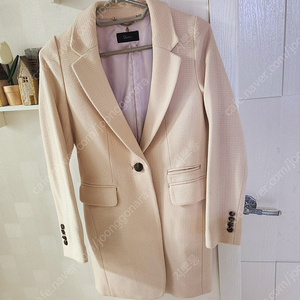 로엠 여성베이지색쟈켓