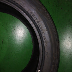 신품 타이어2개팝니다(255/50R20)