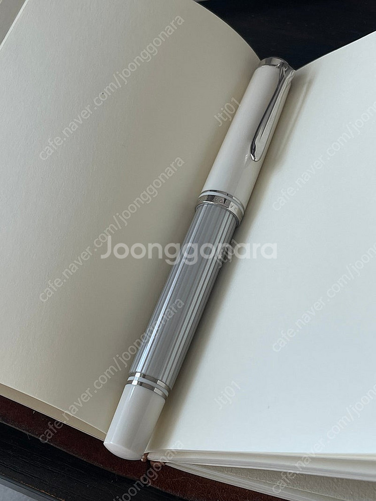펠리칸 만년필 화이트 m405 f--0