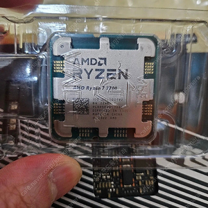 라이젠7-7700 (라파엘) CPU ​ (대원CTS 정품) 팝니다! (AMD) ​ 쿨러 새거 서비스 ​ 보증기간 26년 4월18일까지 ​ 채굴.흡연.애완동물x ​