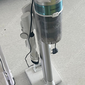 (가격 내림) 삼성 제트 2.0 무선청소기+청정스테이션+카페트 브러쉬 풀세트 VS15R847S1CW 화이트/민트