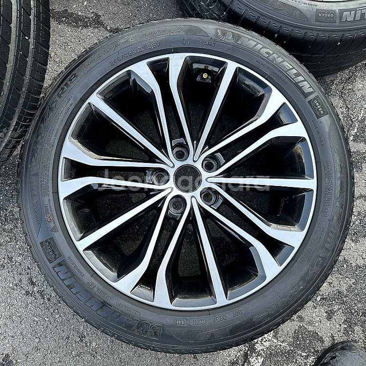 제네시스 DH 18인치 커스텀 휠타이어 세트 팔아요 245 45 18--4