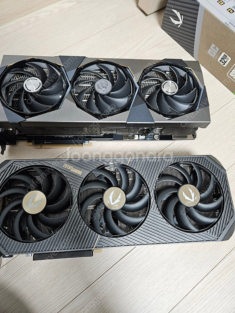 RTX 4090 슈프림 판매합니다. 350만--0