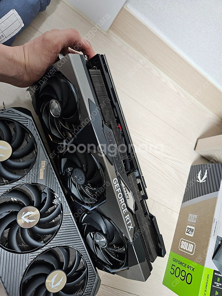 RTX 4090 슈프림 판매합니다. 350만--1