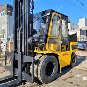 중고지게차 두산4.5톤 하이3단마스트 디젤지게차