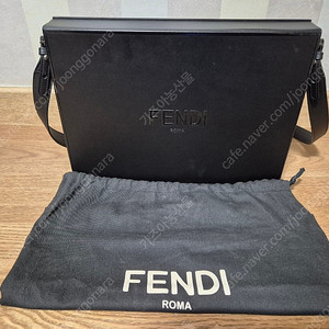 FENDI 남성 블랙 메신저 가죽 백
