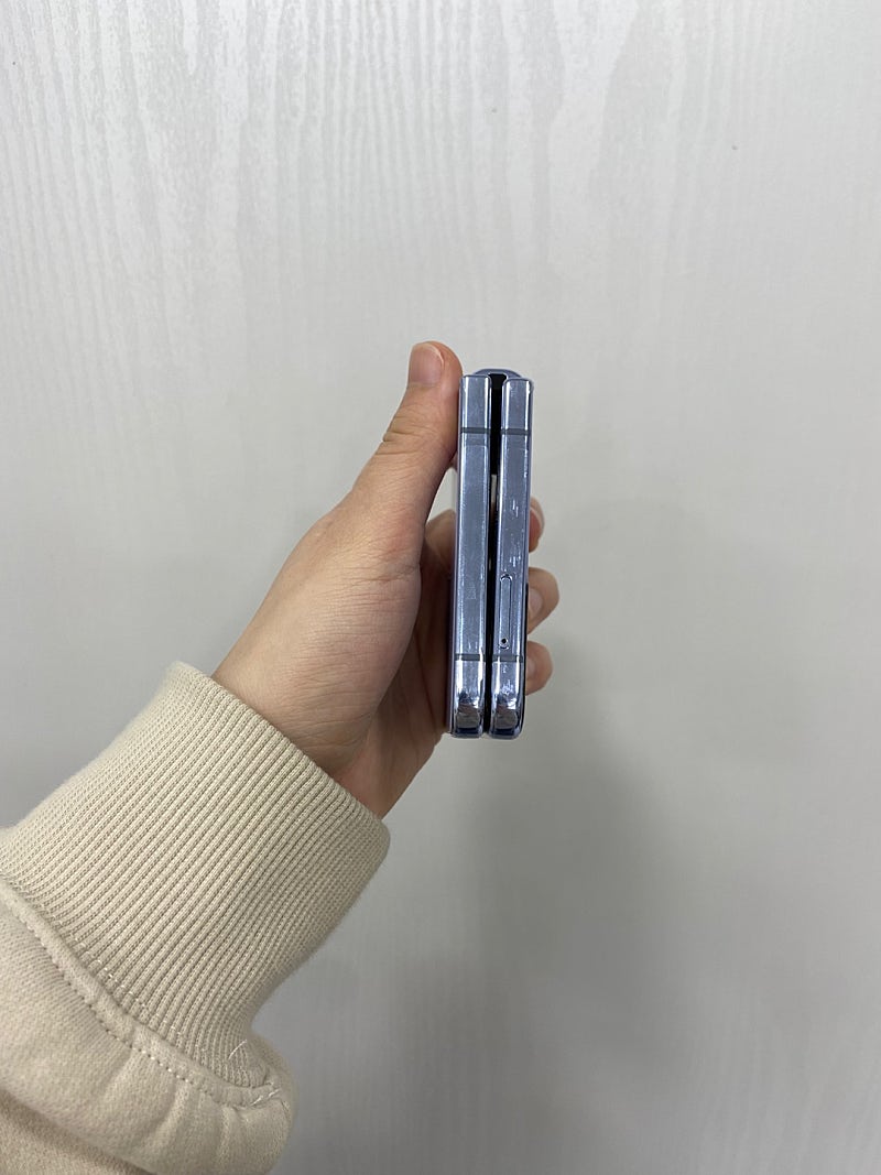 70662 A급. 갤럭시Z플립4 256기가 블루 삼성리...--3