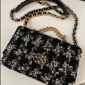 (국내백화점정품) 샤넬 19 woc 샤넬 가방 한정판 급처!