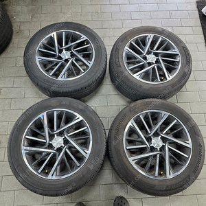[ 현대 ] 더뉴 그랜저 17인치 중고 순정 휠 타이어 팝니다.