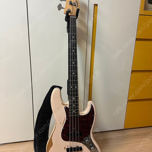 펜더 FLEA JAZZ BASS 재즈베이스 팝니다