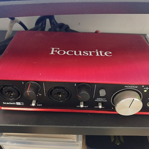 스칼렛 2i2 2세대 와 tascam vl-s5 1조(2통) 팝니다.