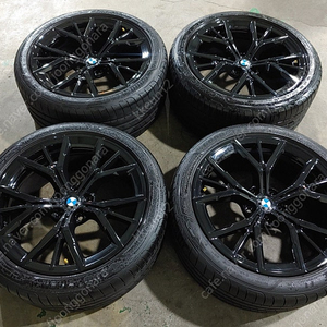 [판매] BMW G30 5시리즈 845M 블랙 19인치 휠타이어