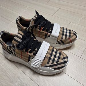 버버리 스니커즈