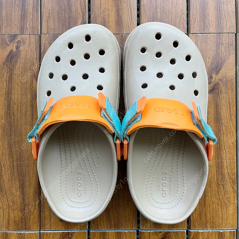 [240] 크록스 올터레인 클로그 차이 팝니다