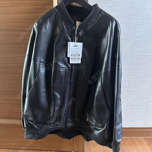 구호 24fw 가죽쟈켓 판매합니다 재가격인하 새상품