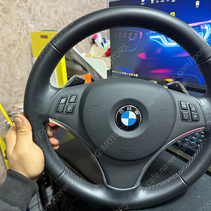 bmw e90,92,93용 핸들 팝니다.