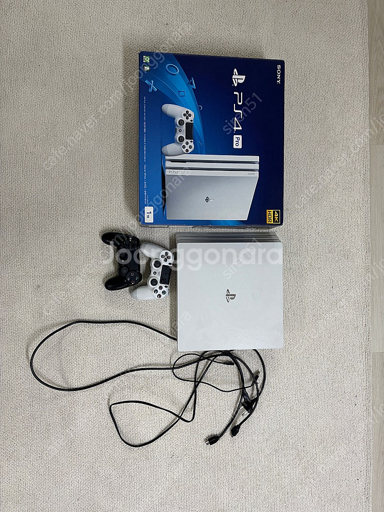PS4 Pro 화이트 1TB, 스틱2개, 타이틀3개 포...--1