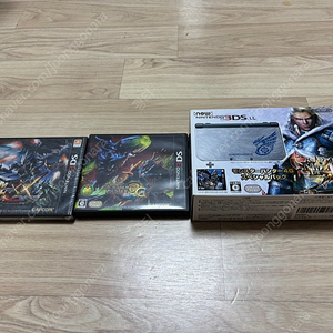 닌텐도 new 3ds xl 몬스터헌터 에디션 일판 미품 + 게임팩