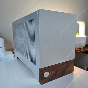 SFF 프렉탈테라 9600X 반본체 미니피씨