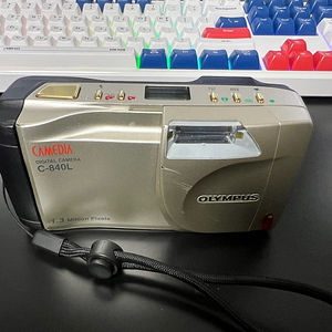 올림푸스 카메라 C-840L 줌 디지털카메라 판매합니다.