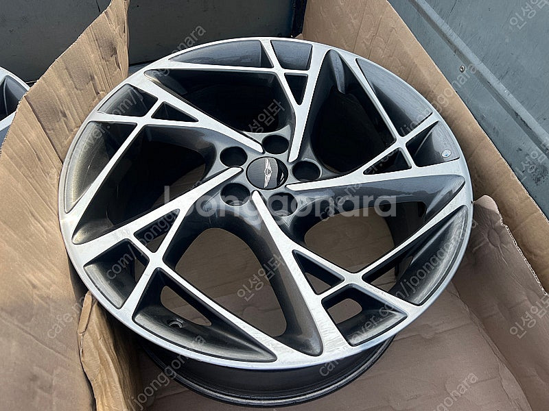 제네시스20인치 G90 RS4 휠 팝니다.--6
