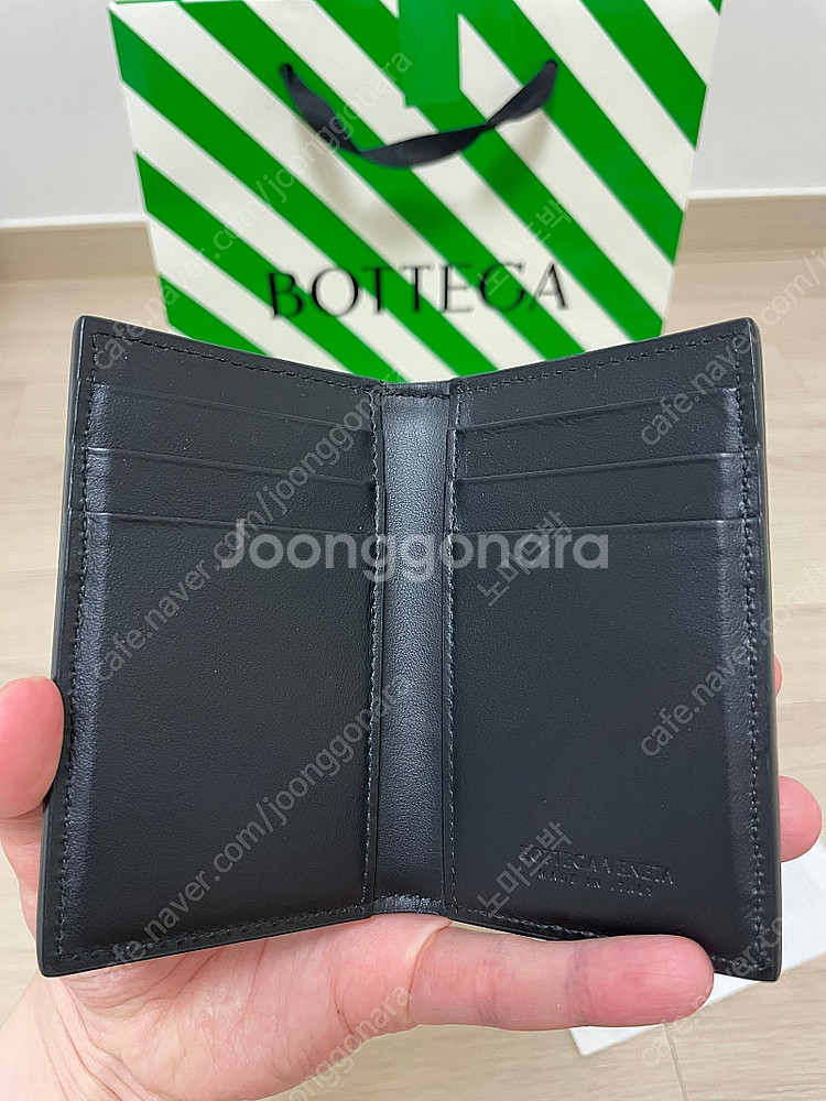보테가베네타 카세트 카드지갑 블랙 팝니다--6