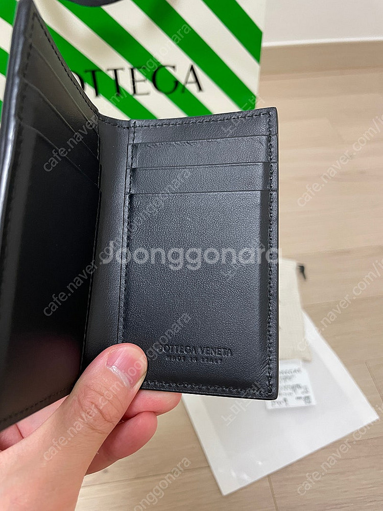 보테가베네타 카세트 카드지갑 블랙 팝니다--8