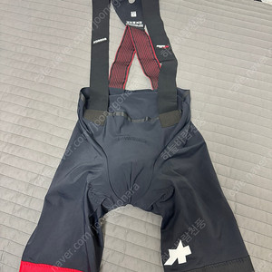 아소스 이큅 RS S9 / 사이즈 M 팝니다.