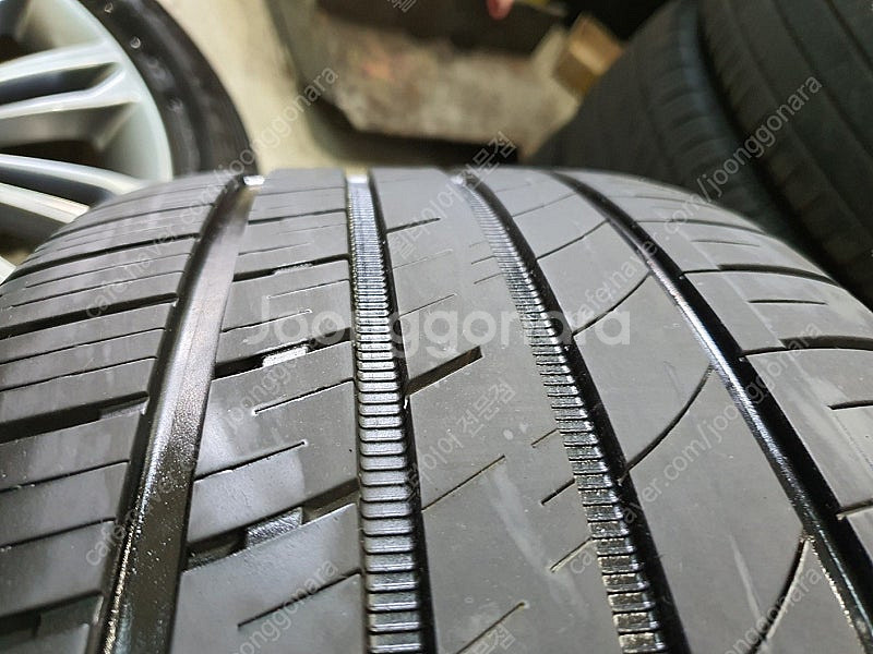 # 제네시스 EQ900 18인치 휠타이어 판매합니다--6