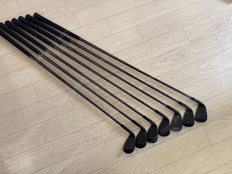 타이틀리스트 T200 한정판 블랙 아쿠시네트코리아--1