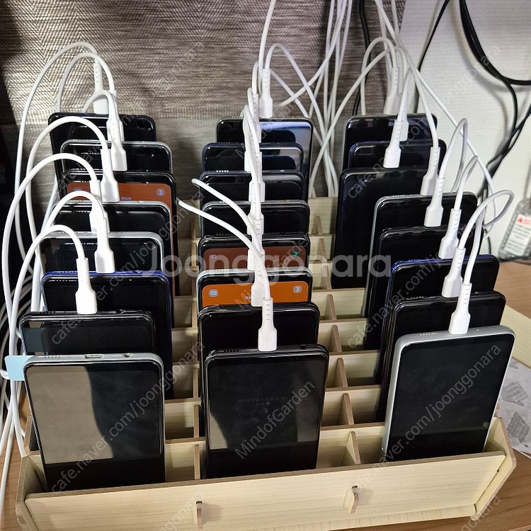 휴대폰 53대+제어프로그램+노트북+공유기+허브 판매 합...--1