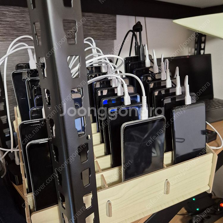 휴대폰 53대+제어프로그램+노트북+공유기+허브 판매 합...--2
