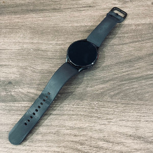 갤럭시워치4 블랙 44MM 액정 S급 케이블 포함 4만원 판매합니다!