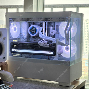 화이트 게이밍 PC 판매(9800x3d, 7900xtx, ssd 2tb, 32gb 6000 cl28)
