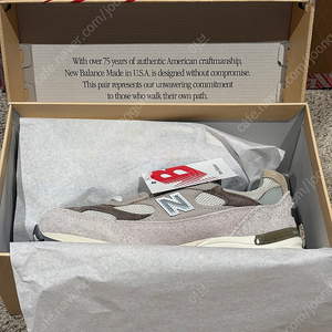 뉴발란스 992 Made in USA 문락 머쉬룸 245 사이즈 새상품 판매합니다.