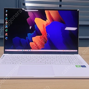 삼성갤럭시북 이온2 NT950XDA-XC78W 15.6인치 i7 화이트 윈도우정품탑재