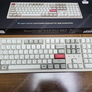 키크론 k10 pro se2 저소음 바나나축 무선 키보드 거의 새것 판매합니다.