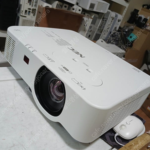 NEC P554U 실물 시연 가능 중고 빔프로젝터 고광량 고해상도 직거래환영 강의 학원