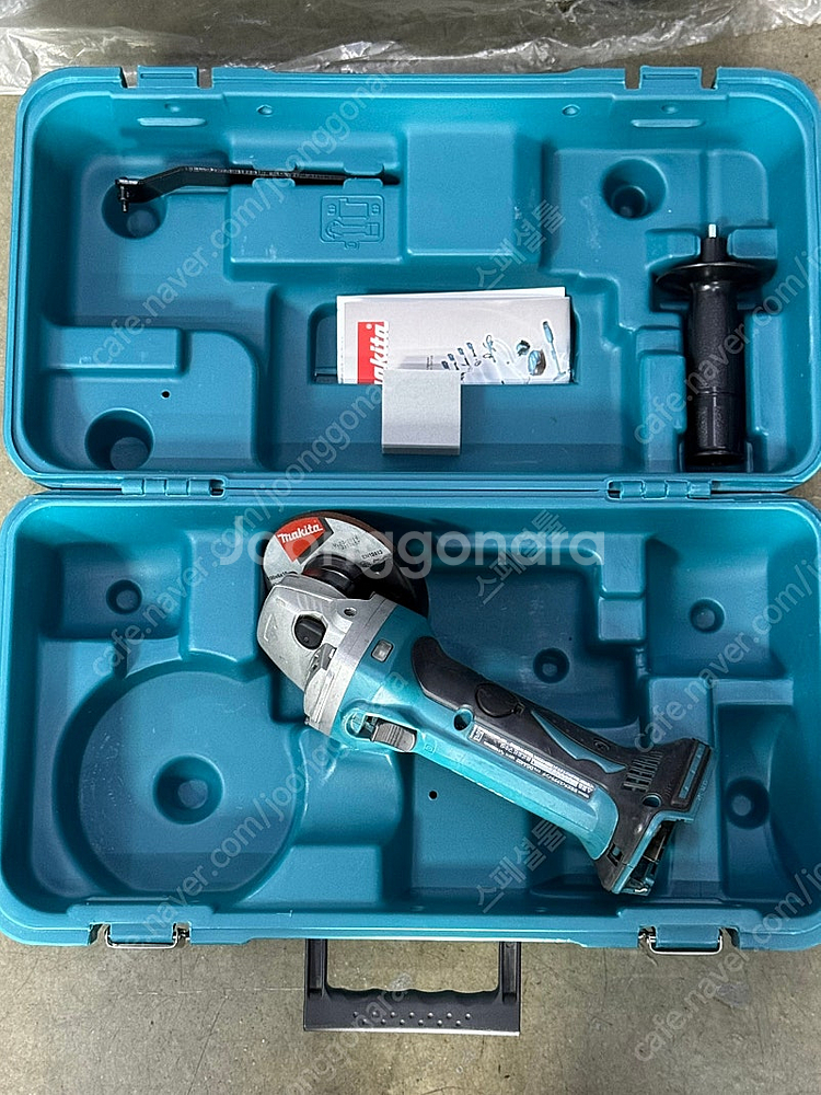 마끼다 18V 충전그라인더 기계만 - 상태A급--1