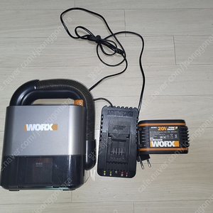 웍스 worx wx030 차량 청소기, 배터리, 충전기 11만 팝니다.
