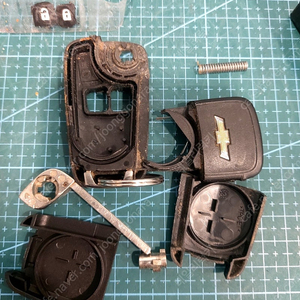 쉐보레 올란도 2버튼 스마트키 파손 먹통 버튼키 불량 고장 복원 수리, 침수키 진단 점검 낡고 오래된 배터리 교체 갈이 자동차키 전문 해결사 전국 전지역 상담 문의 환영