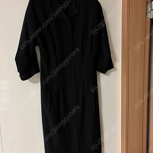 더아이잗 시어서커 핀턱 럭셔리 블랙 미디원피스 결혼식 하객룩 출근룩