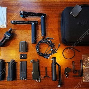 DJI RS3 프로 콤보, 추가배터리, 정품듀얼핸들 판매합니다.