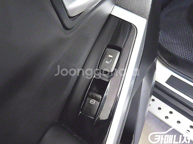 [KG모빌리티(쌍용) ]뉴코란도C 2WD 2.0 CVT...--7