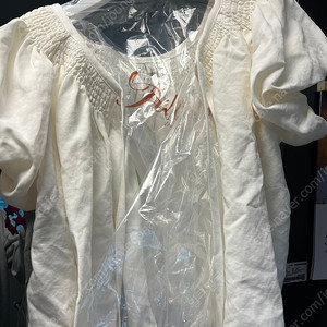 리본빛 Lona Puff Blouse